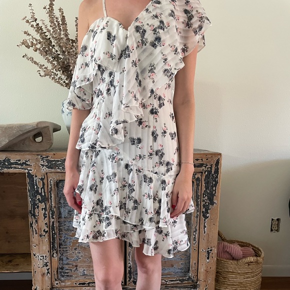 ELLIATT floral asymmetrical dress - Picture 1 of 3